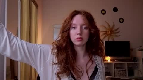 Snapshot of luciacoy chatting on 10-11-25, 04:16 Lucia online show from 10-11-25, 04:16