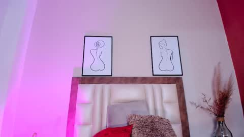 Snapshot of luciaferrero chatting on 02-20-25, 12:30 LuciaFerrero online show from 02-20-25, 12:30