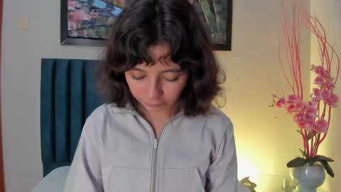 Snapshot of luciaferrero chatting on 10-01-25, 01:00 LuciaFerrero online show from 10-01-25, 01:00
