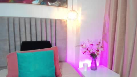 Snapshot of luciaferrero chatting on 10-10-25, 07:02 LuciaFerrero online show from 10-10-25, 07:02