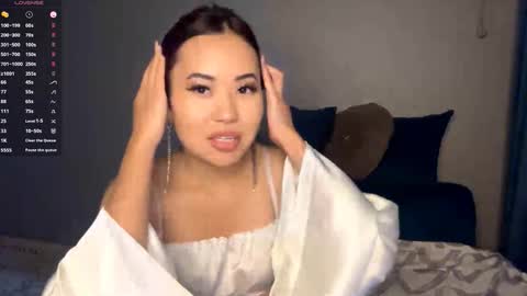 Kira online show from 12-15-25, 04:55