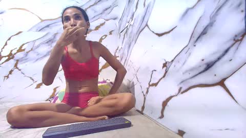Snapshot of luciana_daza chatting on 05-15-26, 02:07 Luciana online show from 05-15-26, 02:07