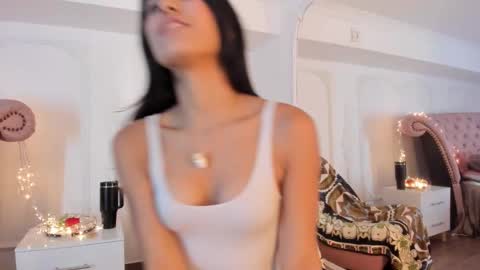 Luciana online show from 11-18-25, 08:35