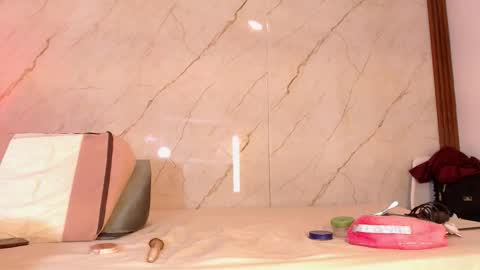 Snapshot of lucianaamorena chatting on 12-19-25, 11:12 Luciana Morena online show from 12-19-25, 11:12