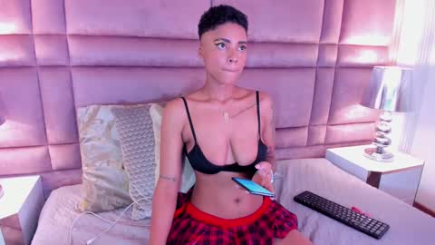 Snapshot of luciawallace chatting on 02-14-25, 06:23 lucia wallace online show from 02-14-25, 06:23