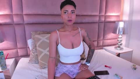 Snapshot of luciawallace chatting on 02-18-25, 03:42 lucia wallace online show from 02-18-25, 03:42