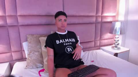 Snapshot of luciawallace chatting on 02-19-25, 07:39 lucia wallace online show from 02-19-25, 07:39