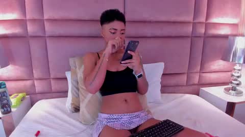 Snapshot of luciawallace chatting on 03-05-25, 11:27 lucia wallace online show from 03-05-25, 11:27