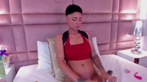 Snapshot of luciawallace chatting on 03-10-25, 11:27 lucia wallace online show from 03-10-25, 11:27