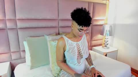 Snapshot of luciawallace chatting on 09-27-25, 03:44 lucia wallace online show from 09-27-25, 03:44