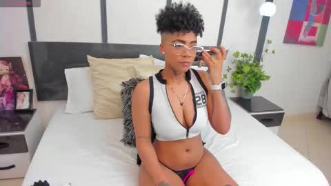 Snapshot of luciawallace chatting on 11-28-25, 11:40 lucia wallace online show from 11-28-25, 11:40