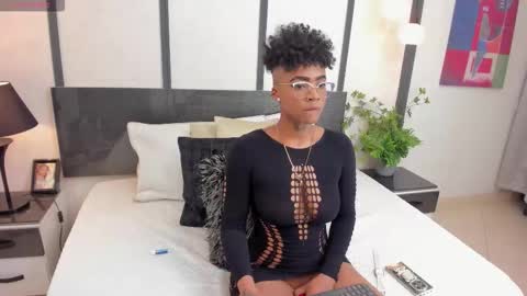 Snapshot of luciawallace chatting on 12-05-25, 12:08 lucia wallace online show from 12-05-25, 12:08