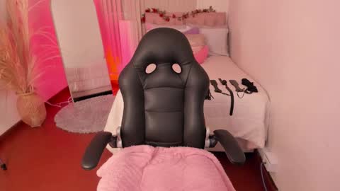     online show from 11-22-25, 09:03