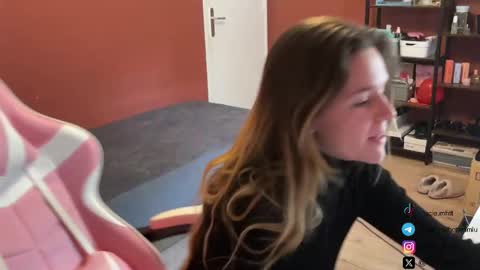 Snapshot of lucie_hot chatting on 02-28-25, 01:14 Lucie hot follow me on online show from 02-28-25, 01:14