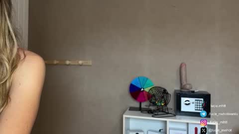 Snapshot of lucie_hot chatting on 09-21-25, 08:38 Lucie hot follow me on online show from 09-21-25, 08:38