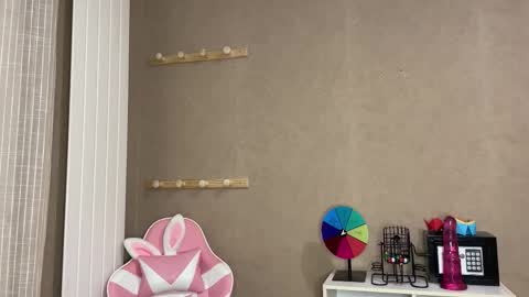 Snapshot of lucie_hot chatting on 10-04-25, 07:01 Lucie hot follow me on online show from 10-04-25, 07:01