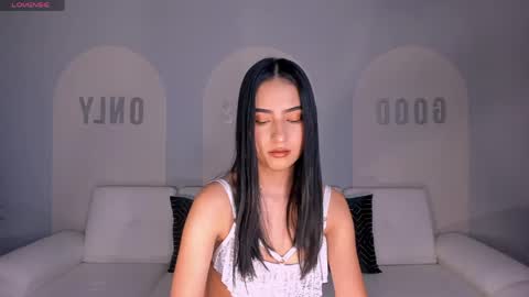 Lucie Martin online show from 04-29-26, 07:42