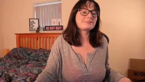 Lucie Winters online show from 12-21-24, 01:10