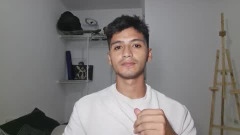 Snapshot of lucifferr_ chatting on 02-25-26, 01:15 leonel online show from 02-25-26, 01:15