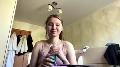 Snapshot of lucindascercy chatting on 04-28-26, 06:18 Maya online show from 04-28-26, 06:18