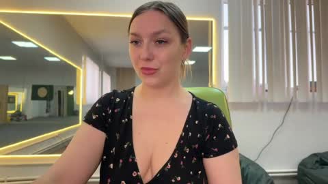 lucky_foryou_baby online show from 04-18-26, 09:35