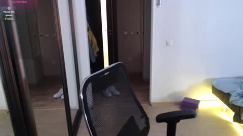 Snapshot of lucky_swimmer chatting on 11-22-25, 05:50 Iron Jhon online show from 11-22-25, 05:50