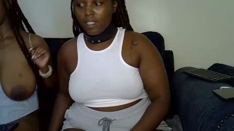 Crisiah online show from 04-25-26, 01:41