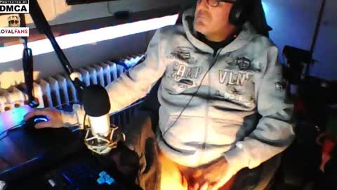 Snapshot of luckyfreak1 chatting on 12-25-24, 06:20 call me Stefan online show from 12-25-24, 06:20