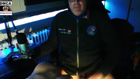 Snapshot of luckyfreak1 chatting on 02-01-25, 10:44 call me Stefan online show from 02-01-25, 10:44