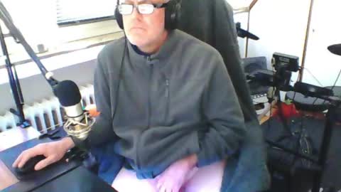       call me  Stefan online show from 04-25-26, 01:41