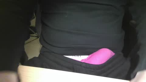 Snapshot of luckyluuk69 chatting on 12-02-24, 07:25 Luuk online show from 12-02-24, 07:25