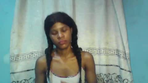 Snapshot of luckymadequeen chatting on 01-11-25, 04:27 Gloria online show from 01-11-25, 04:27
