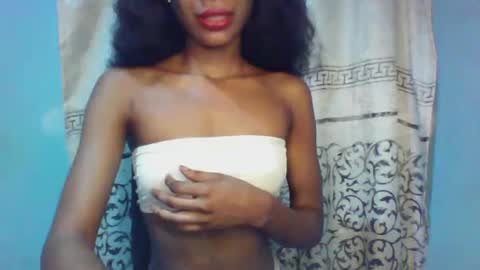 Snapshot of luckymadequeen chatting on 01-16-25, 12:34 Gloria online show from 01-16-25, 12:34