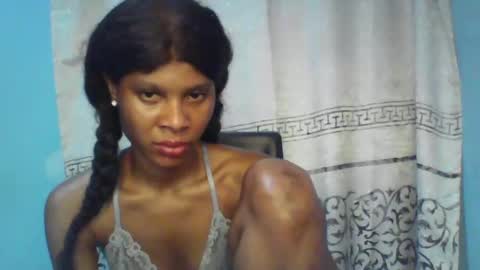 Snapshot of luckymadequeen chatting on 01-16-25, 10:12 Gloria online show from 01-16-25, 10:12