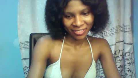 Snapshot of luckymadequeen chatting on 01-22-25, 04:44 Gloria online show from 01-22-25, 04:44