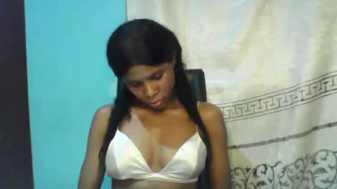 Snapshot of luckymadequeen chatting on 02-03-25, 06:34 Gloria online show from 02-03-25, 06:34