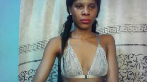 Snapshot of luckymadequeen chatting on 02-10-25, 07:17 Gloria online show from 02-10-25, 07:17