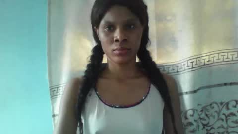 Snapshot of luckymadequeen chatting on 02-12-25, 08:16 Gloria online show from 02-12-25, 08:16