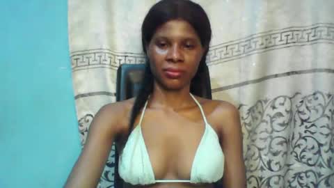 Snapshot of luckymadequeen chatting on 02-24-25, 10:58 Gloria online show from 02-24-25, 10:58