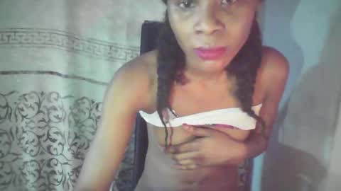 Snapshot of luckymadequeen chatting on 09-18-25, 07:10 Gloria online show from 09-18-25, 07:10