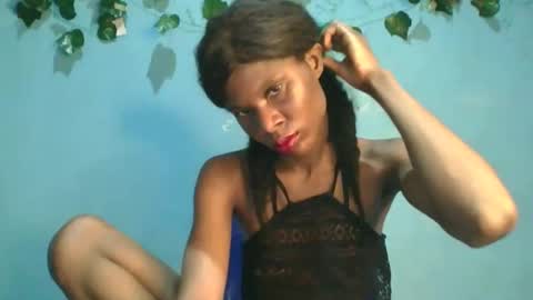 Snapshot of luckymadequeen chatting on 11-04-25, 12:54 Gloria online show from 11-04-25, 12:54