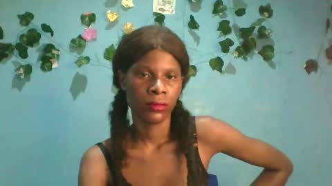 Snapshot of luckymadequeen chatting on 11-05-25, 05:51 Gloria online show from 11-05-25, 05:51