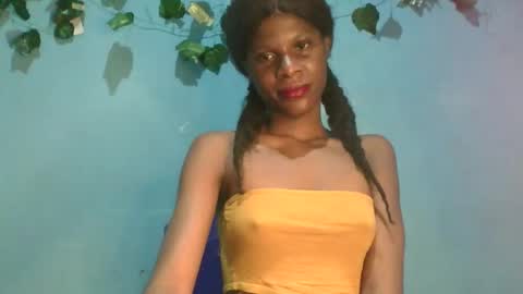 Snapshot of luckymadequeen chatting on 11-09-25, 11:58 Gloria online show from 11-09-25, 11:58