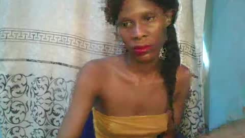 Snapshot of luckymadequeen chatting on 11-30-25, 07:12 Gloria online show from 11-30-25, 07:12