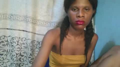 Snapshot of luckymadequeen chatting on 11-30-25, 07:18 Gloria online show from 11-30-25, 07:18