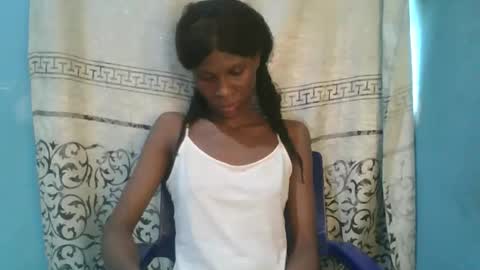 Snapshot of luckymadequeen chatting on 12-04-25, 06:55 Gloria online show from 12-04-25, 06:55