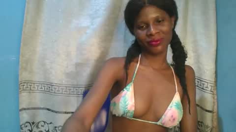 Snapshot of luckymadequeen chatting on 12-13-25, 10:48 Gloria online show from 12-13-25, 10:48