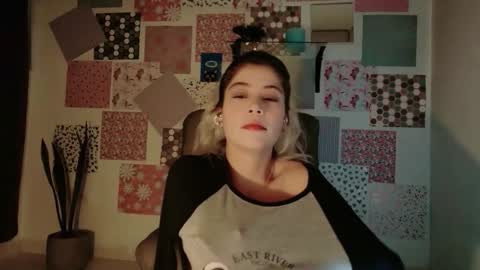 luckysapphire777 online show from 11-09-25, 03:27