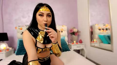 Mia online show from 10-31-25, 06:20