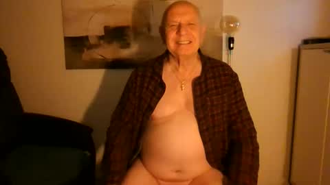 Snapshot of luclovestops chatting on 10-23-25, 09:24 Luclostops online show from 10-23-25, 09:24